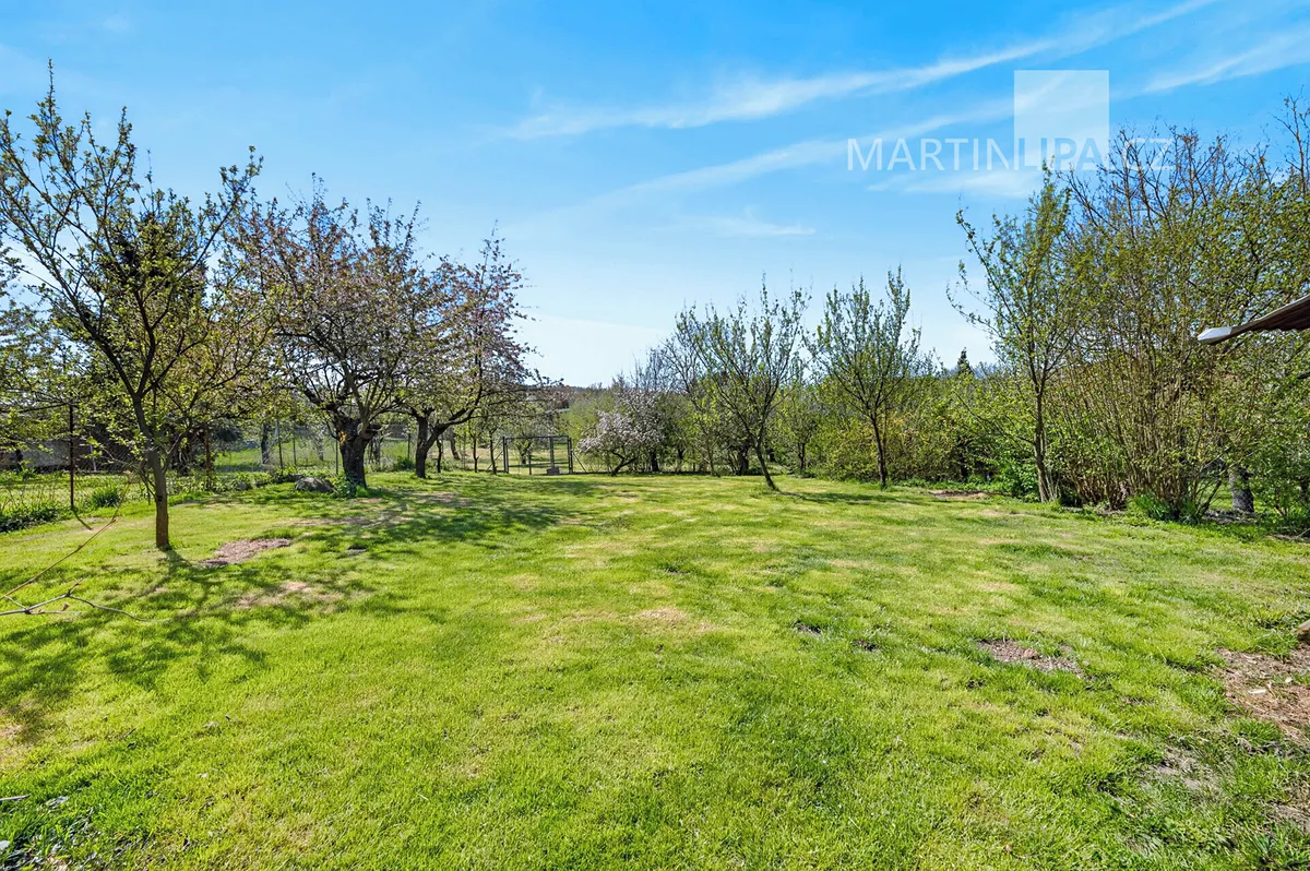 Prodej stavebního pozemku 1210 m²